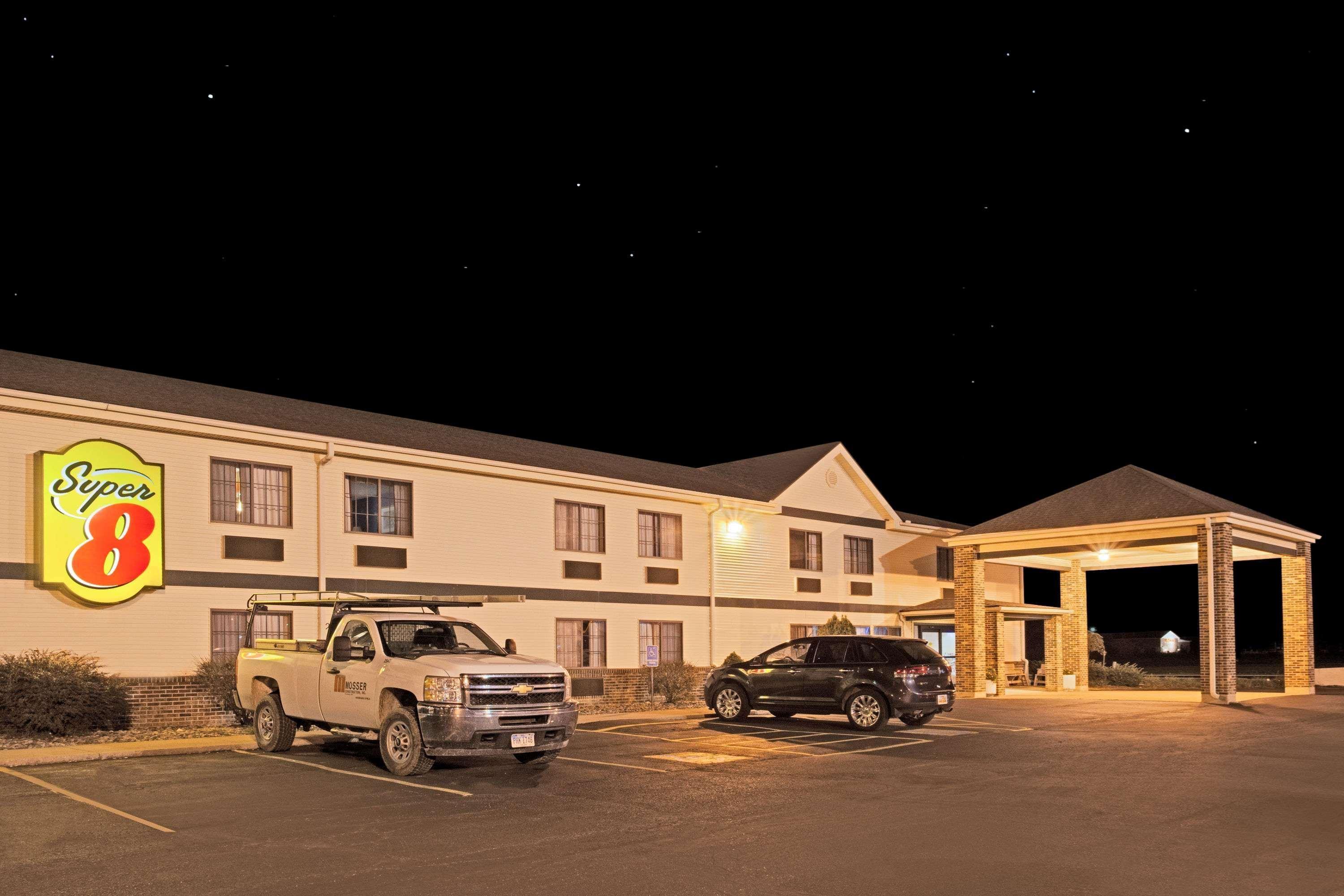 Super 8 By Wyndham Defiance Hotel Exterior photo